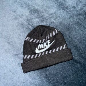 Boys BLK Nike Winter BEANIE/ Winter Hat